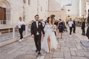 matrimonio in Puglia con sfondo della chiesa – Studio Fotografico Sabino Balestrucci