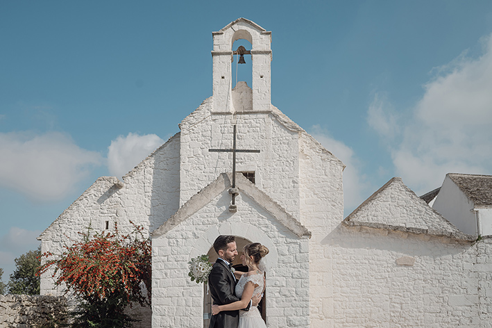 Fotografia reportage matrimonio in Puglia, sposi all’uscita della chiesa – Studio Fotografico Sabino Balestrucci